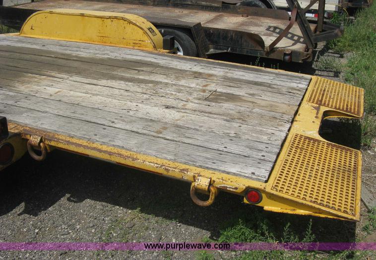 image for item AS9227 2002 Trail King TKT12U tilt deck trailer