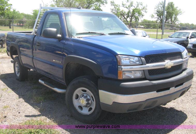 image for item G8251 2004 Chevrolet Silverado 2500HD pickup truck