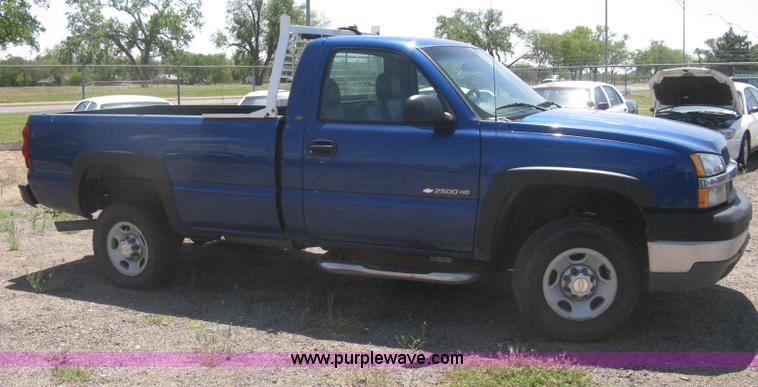 image for item G8251 2004 Chevrolet Silverado 2500HD pickup truck