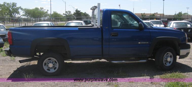 image for item G8251 2004 Chevrolet Silverado 2500HD pickup truck