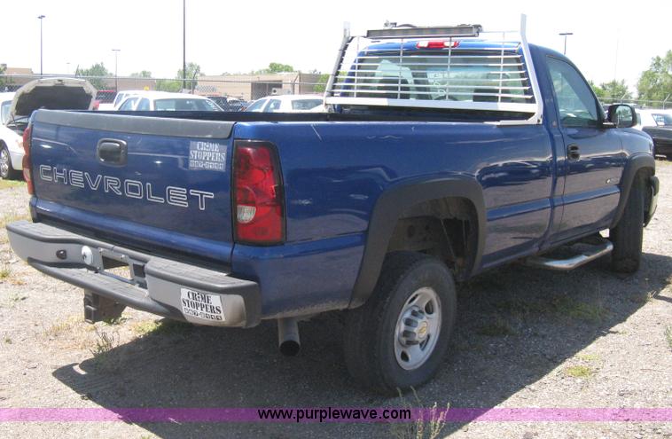 image for item G8251 2004 Chevrolet Silverado 2500HD pickup truck