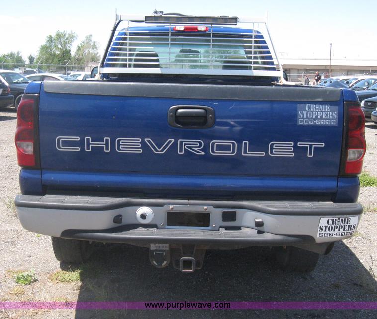 image for item G8251 2004 Chevrolet Silverado 2500HD pickup truck