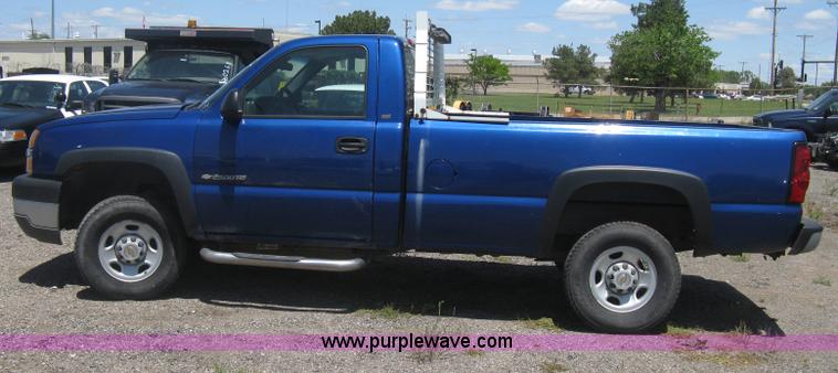 image for item G8251 2004 Chevrolet Silverado 2500HD pickup truck