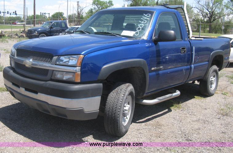 image for item G8251 2004 Chevrolet Silverado 2500HD pickup truck