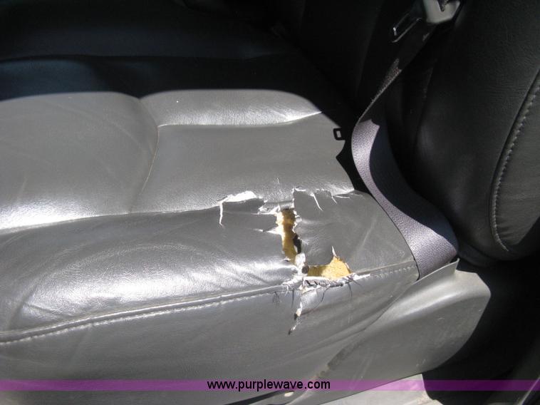 image for item G8251 2004 Chevrolet Silverado 2500HD pickup truck