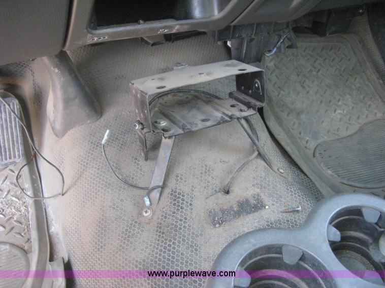 image for item G8251 2004 Chevrolet Silverado 2500HD pickup truck