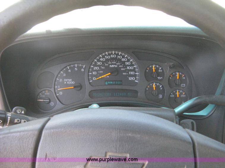 image for item G8251 2004 Chevrolet Silverado 2500HD pickup truck