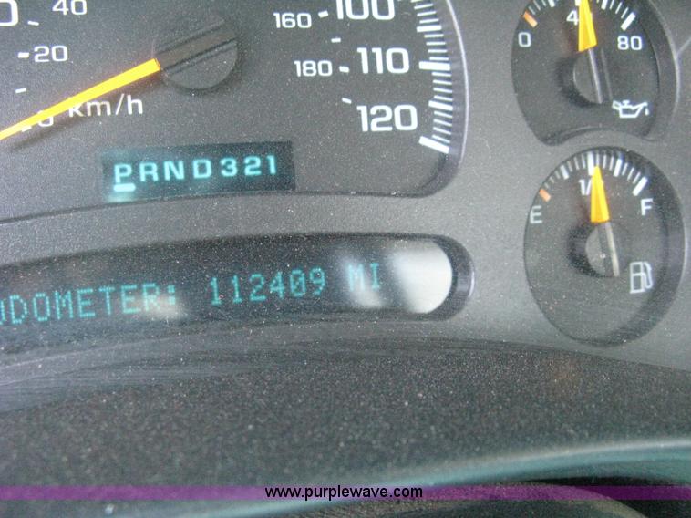 image for item G8251 2004 Chevrolet Silverado 2500HD pickup truck