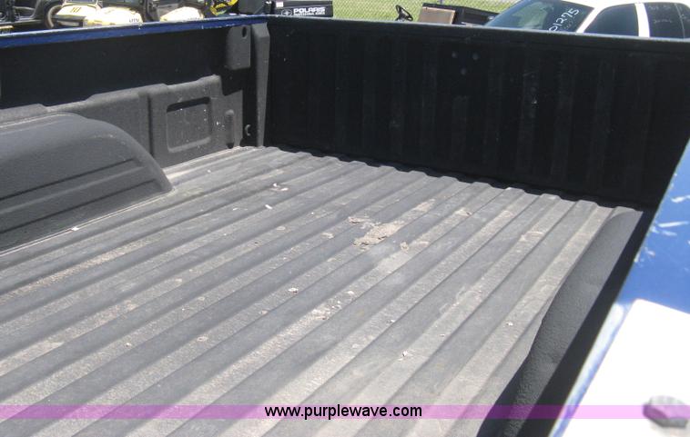 image for item G8251 2004 Chevrolet Silverado 2500HD pickup truck