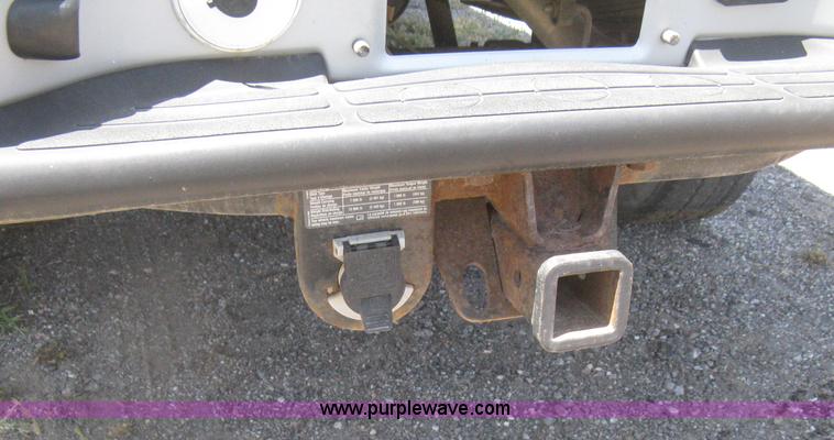 image for item G8251 2004 Chevrolet Silverado 2500HD pickup truck