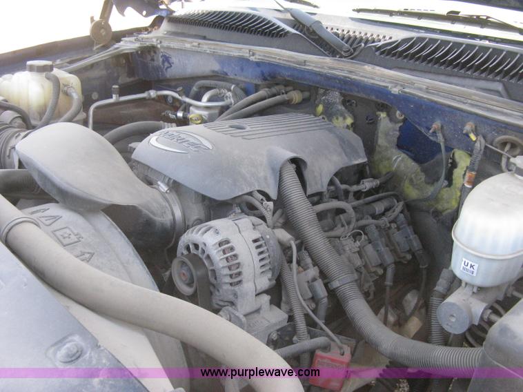 image for item G8251 2004 Chevrolet Silverado 2500HD pickup truck