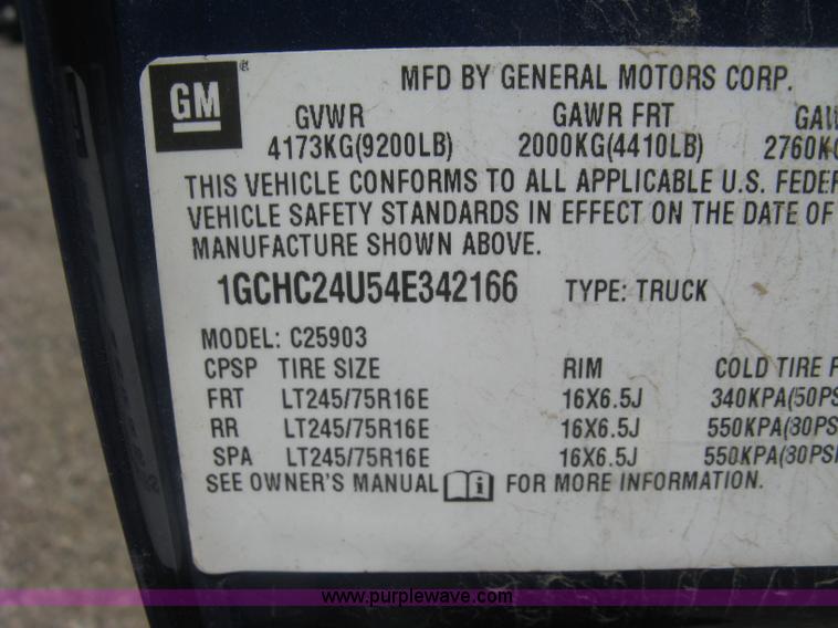 image for item G8251 2004 Chevrolet Silverado 2500HD pickup truck