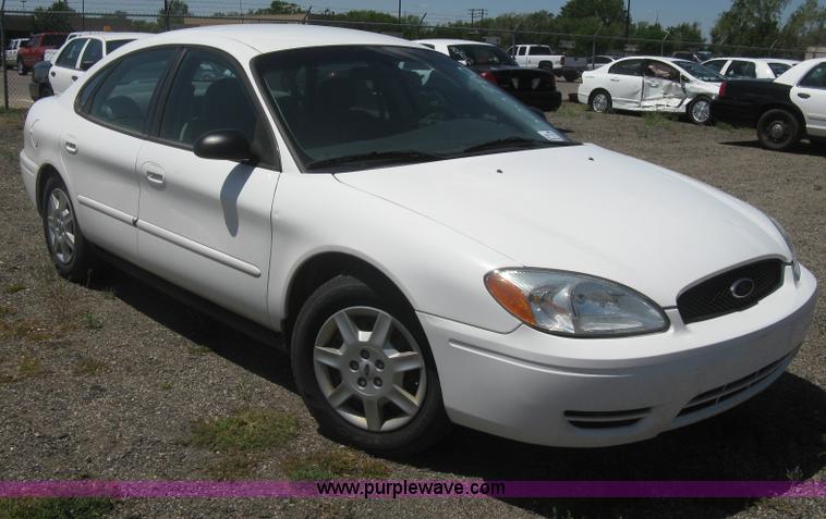 image for item G8256 2006 Ford Taurus SE