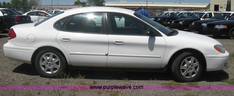 image for item G8256 2006 Ford Taurus SE