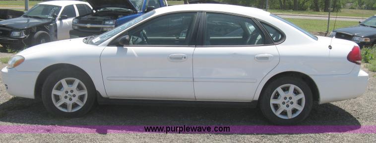 image for item G8256 2006 Ford Taurus SE