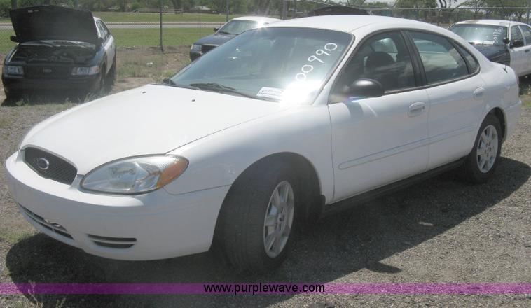 image for item G8256 2006 Ford Taurus SE