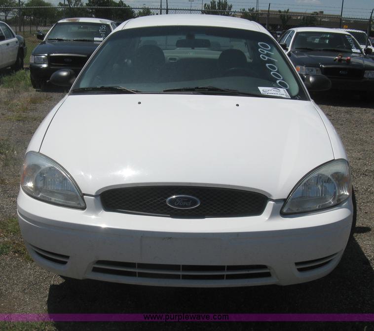 image for item G8256 2006 Ford Taurus SE