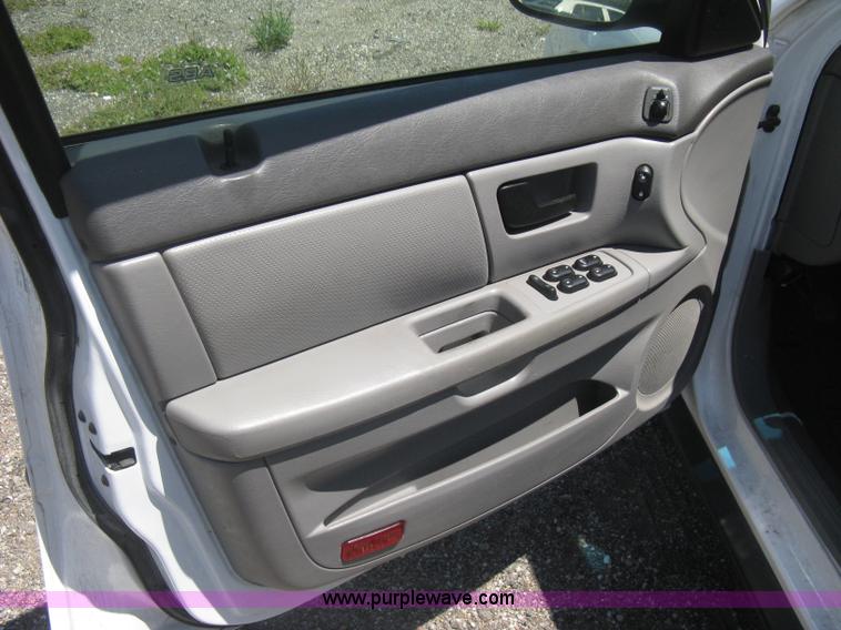 image for item G8256 2006 Ford Taurus SE