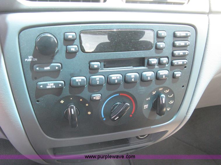 image for item G8256 2006 Ford Taurus SE