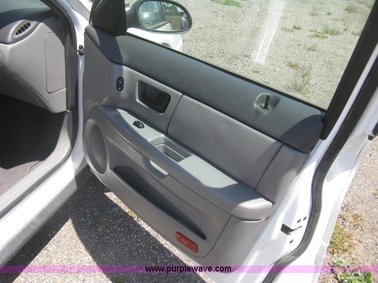 image for item G8256 2006 Ford Taurus SE