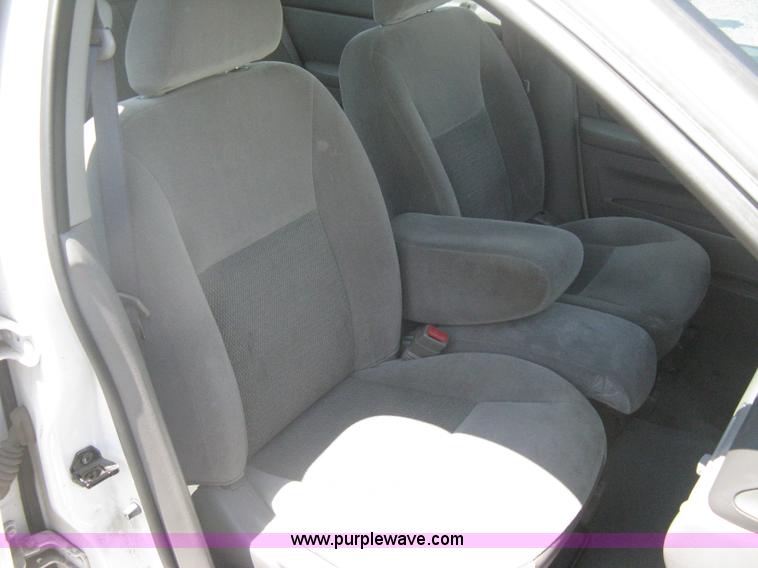 image for item G8256 2006 Ford Taurus SE