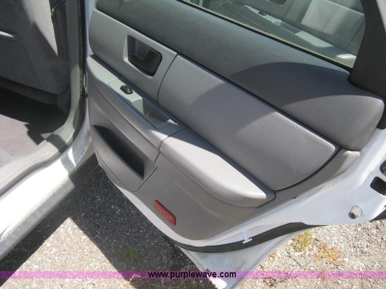 image for item G8256 2006 Ford Taurus SE