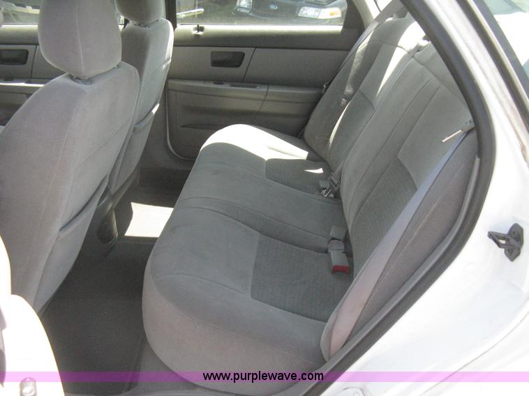 image for item G8256 2006 Ford Taurus SE