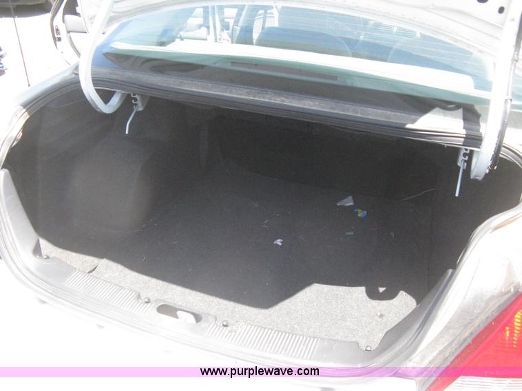 image for item G8256 2006 Ford Taurus SE