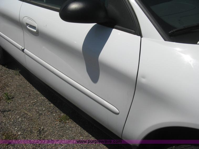 image for item G8256 2006 Ford Taurus SE