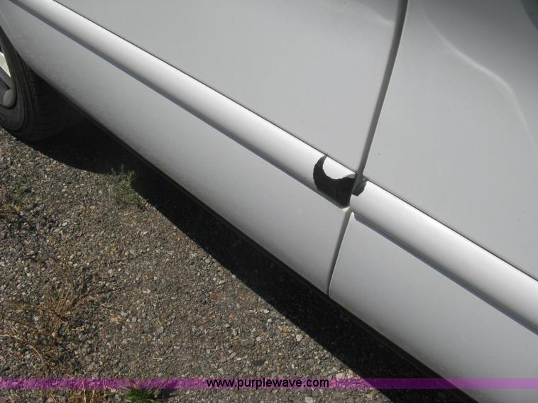 image for item G8256 2006 Ford Taurus SE