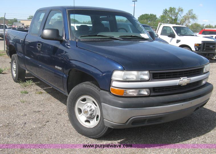 image for item G8266 1999 Chevrolet Silverado 2500 Ext. Cab pickup truck