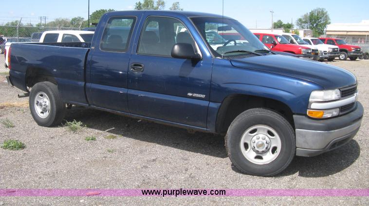 image for item G8266 1999 Chevrolet Silverado 2500 Ext. Cab pickup truck