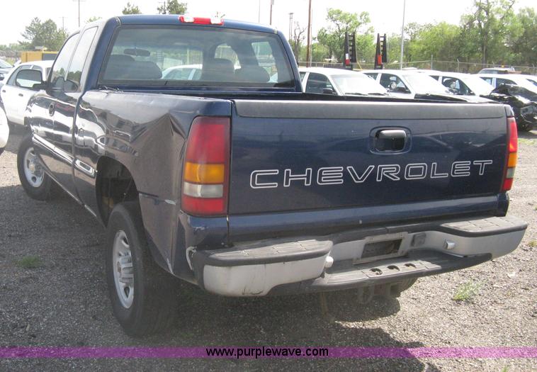 image for item G8266 1999 Chevrolet Silverado 2500 Ext. Cab pickup truck