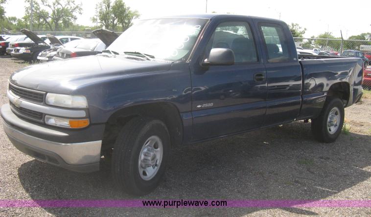 image for item G8266 1999 Chevrolet Silverado 2500 Ext. Cab pickup truck