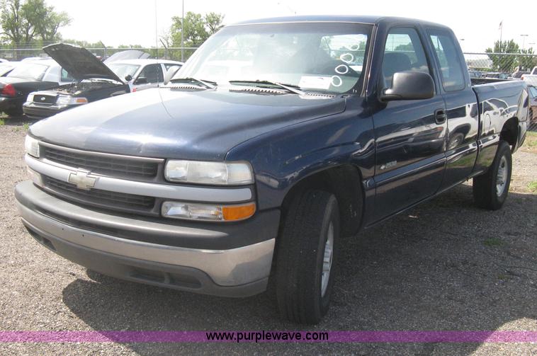 image for item G8266 1999 Chevrolet Silverado 2500 Ext. Cab pickup truck