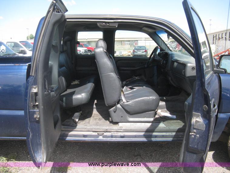 image for item G8266 1999 Chevrolet Silverado 2500 Ext. Cab pickup truck