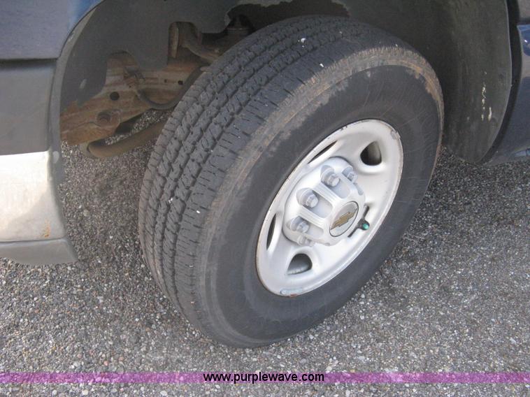 image for item G8266 1999 Chevrolet Silverado 2500 Ext. Cab pickup truck