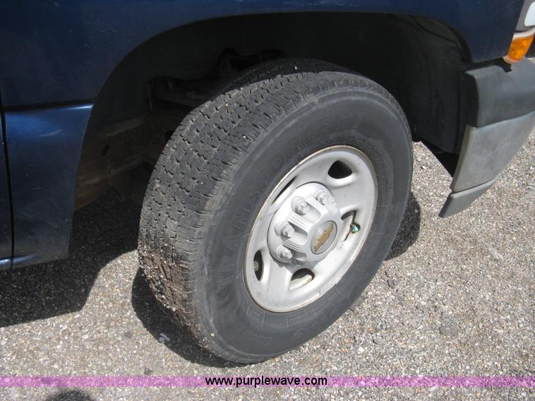 image for item G8266 1999 Chevrolet Silverado 2500 Ext. Cab pickup truck