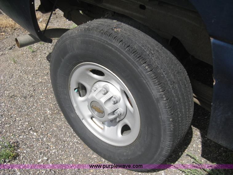 image for item G8266 1999 Chevrolet Silverado 2500 Ext. Cab pickup truck