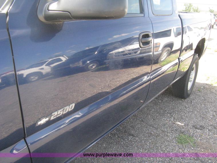 image for item G8266 1999 Chevrolet Silverado 2500 Ext. Cab pickup truck