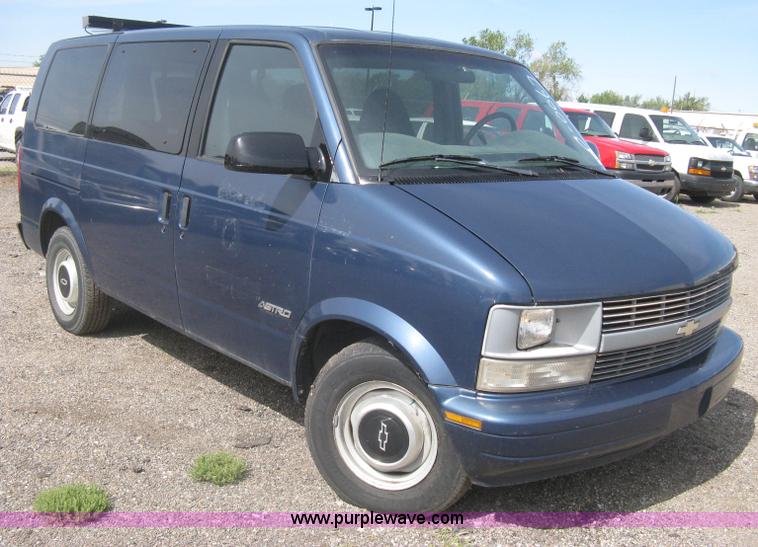 image for item G8268 1999 Chevrolet Astro van