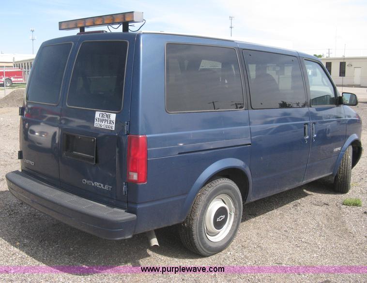 image for item G8268 1999 Chevrolet Astro van