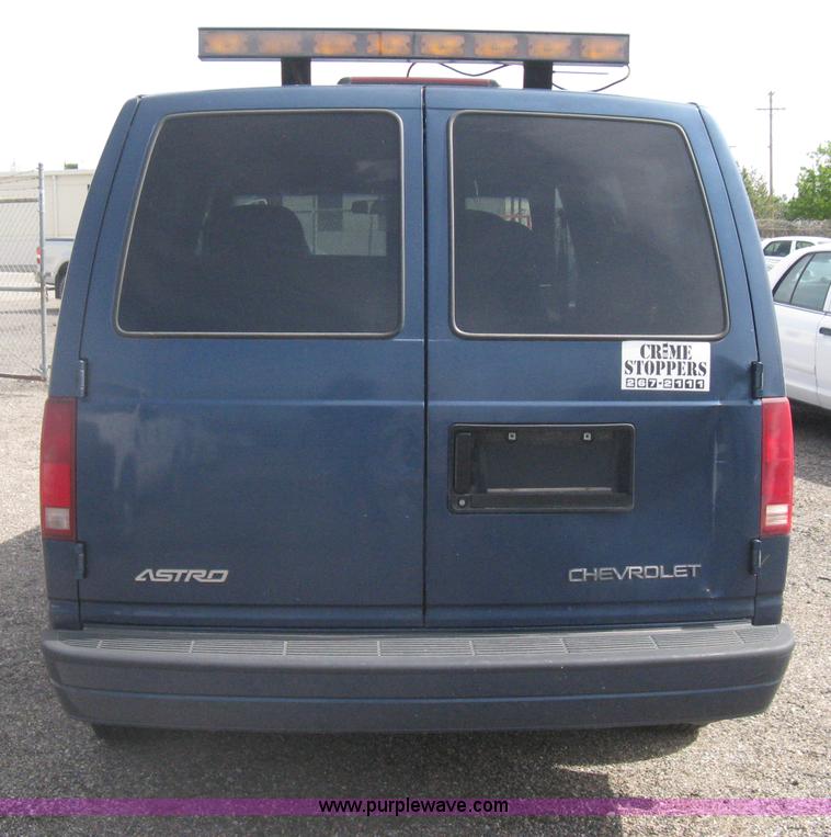 image for item G8268 1999 Chevrolet Astro van
