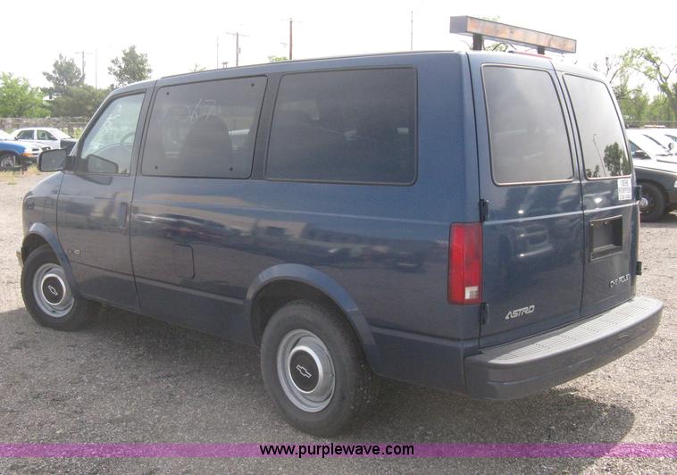 image for item G8268 1999 Chevrolet Astro van