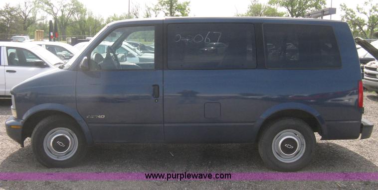 image for item G8268 1999 Chevrolet Astro van