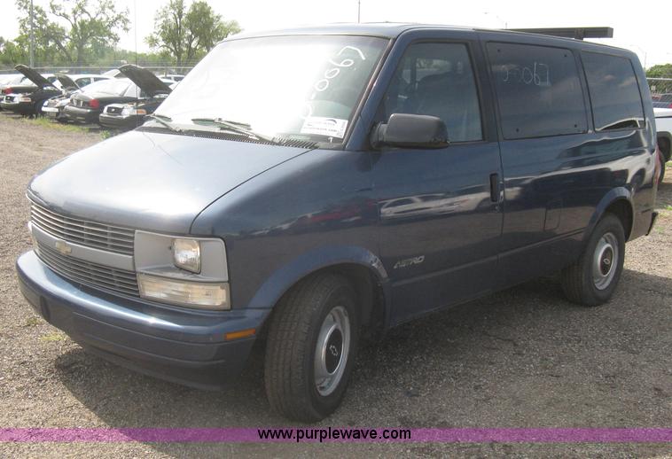 image for item G8268 1999 Chevrolet Astro van