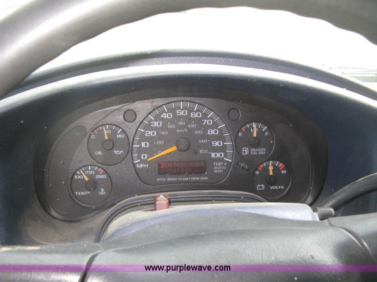 image for item G8268 1999 Chevrolet Astro van