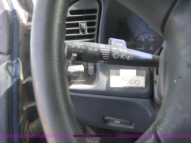 image for item G8268 1999 Chevrolet Astro van