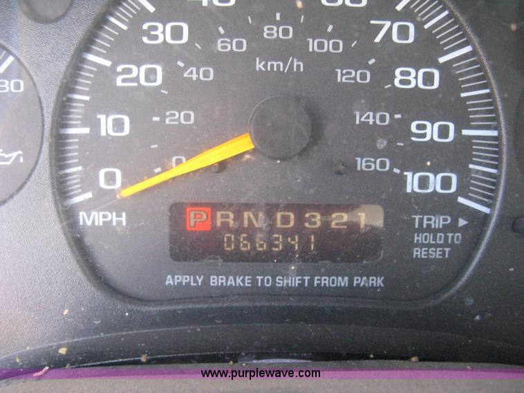 image for item G8268 1999 Chevrolet Astro van