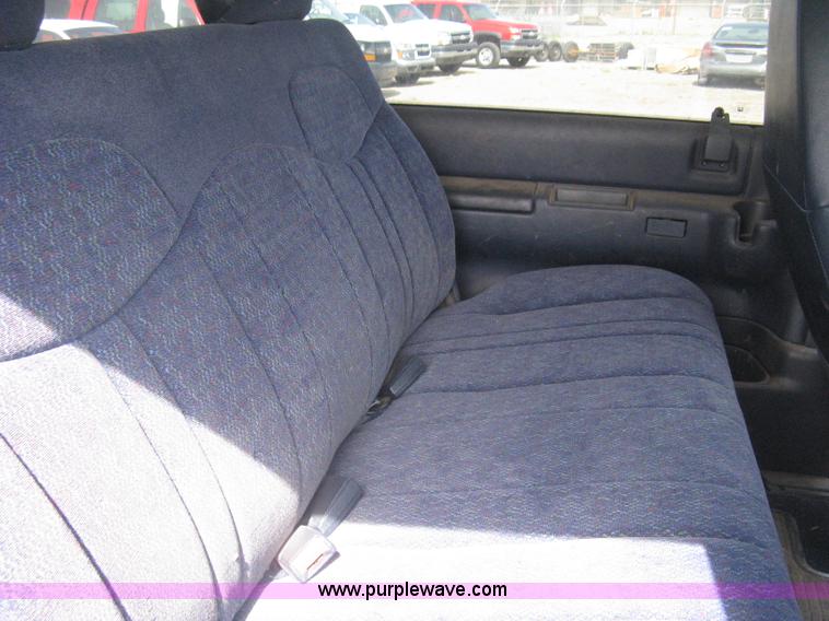 image for item G8268 1999 Chevrolet Astro van